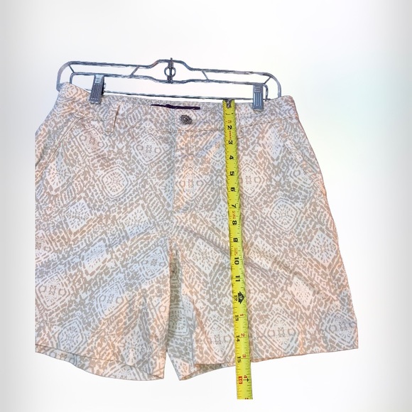 Gloria Vanderbilt Shorts Cream/white size 6. - Picture 7 of 7
